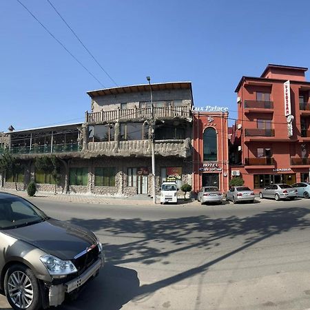 Lux Palace Hotel Kutaisi Exterior photo