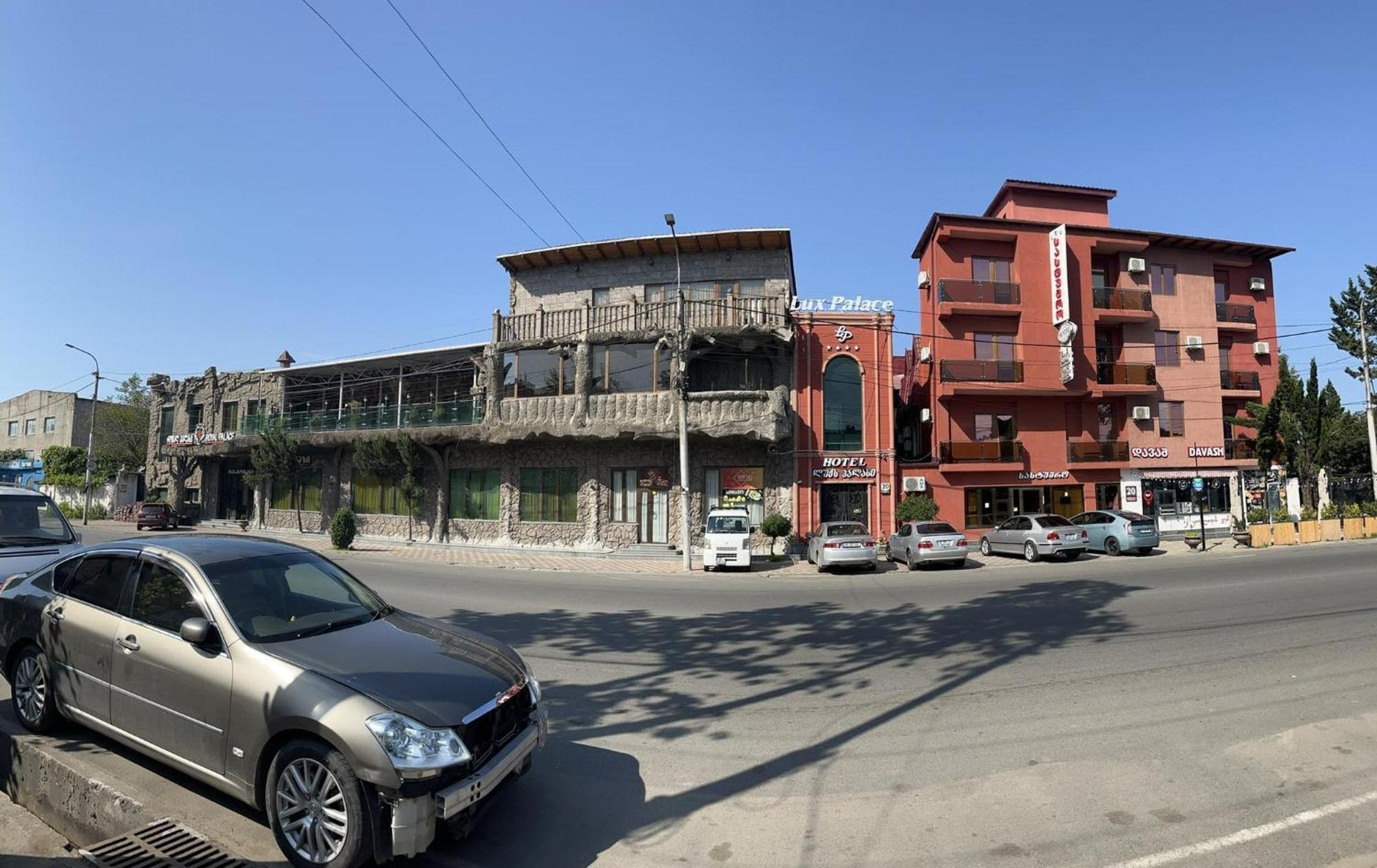 Lux Palace Hotel Kutaisi Exterior photo