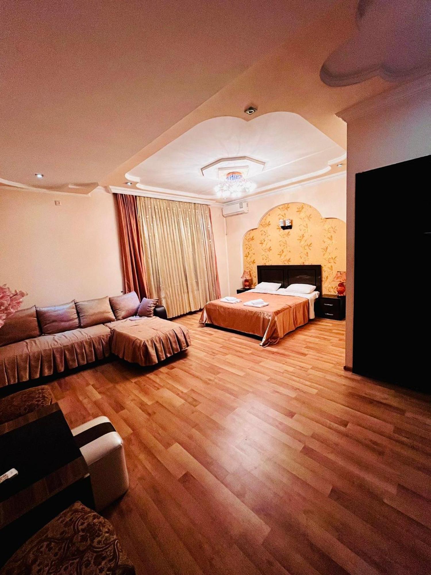 Lux Palace Hotel Kutaisi Exterior photo