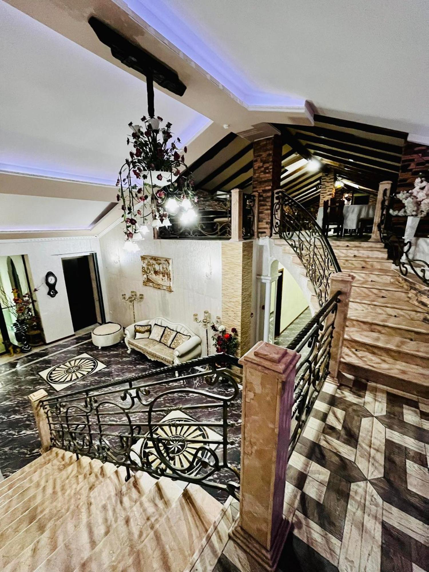 Lux Palace Hotel Kutaisi Exterior photo