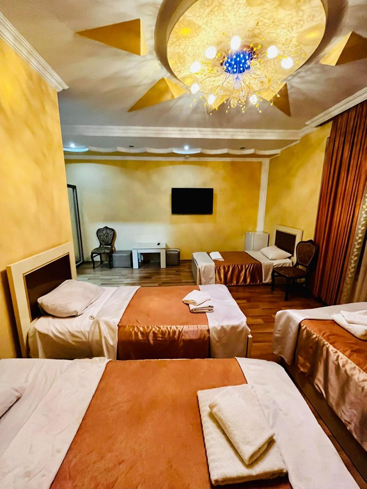 Lux Palace Hotel Kutaisi Exterior photo