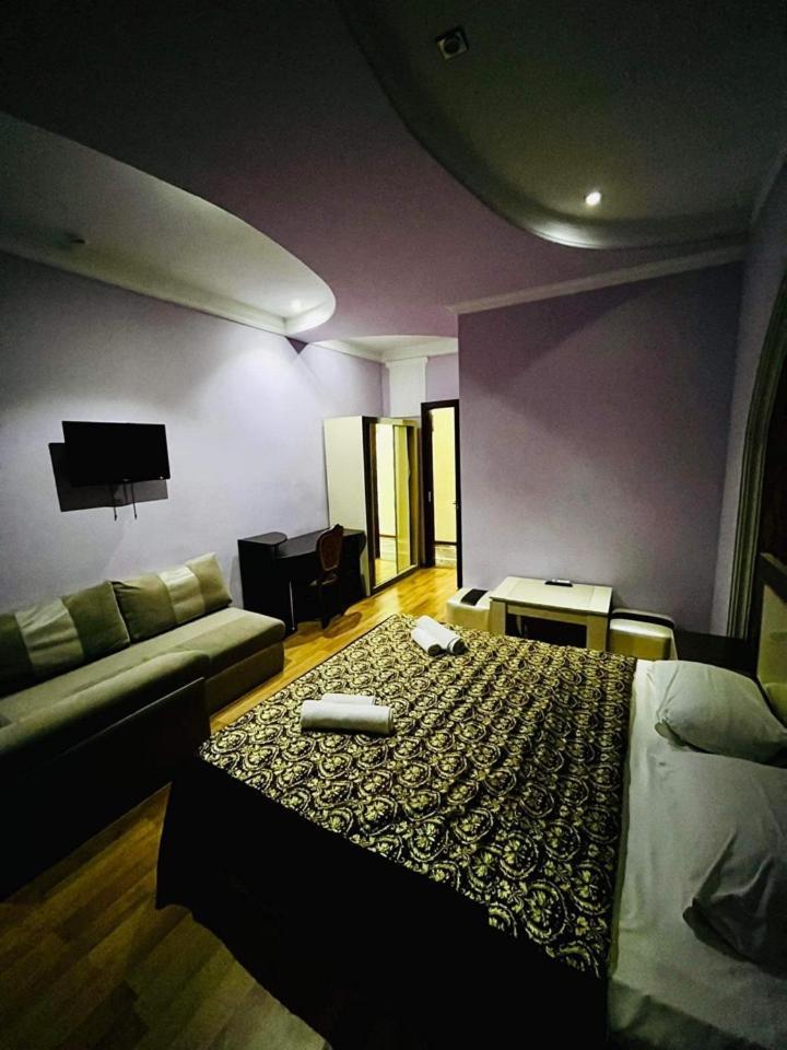 Lux Palace Hotel Kutaisi Exterior photo