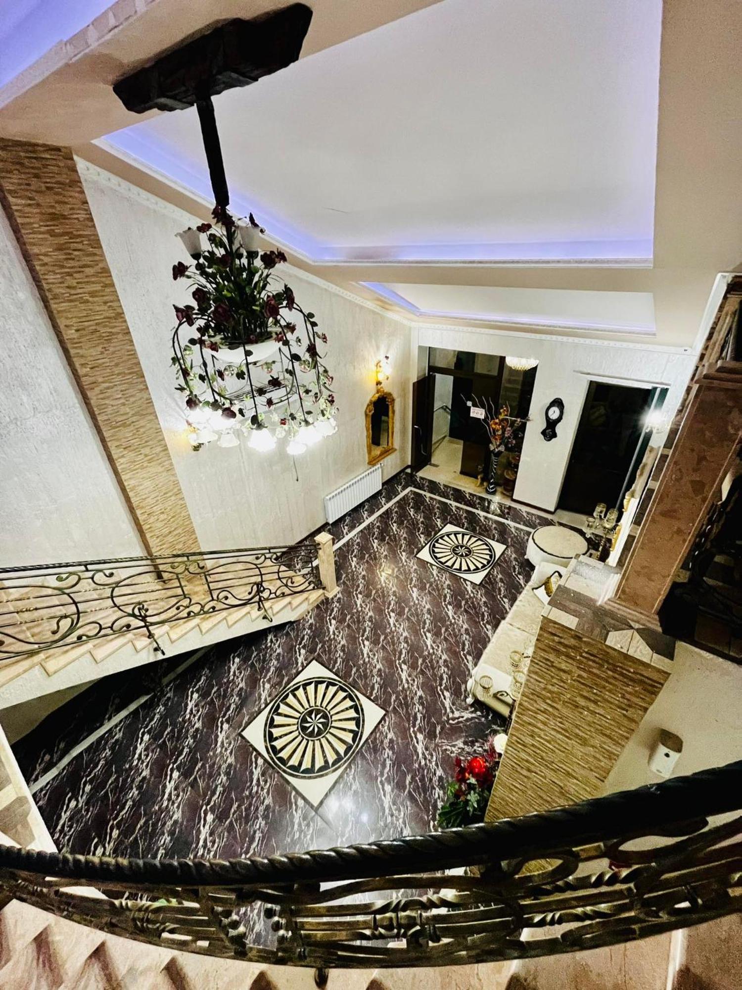 Lux Palace Hotel Kutaisi Exterior photo
