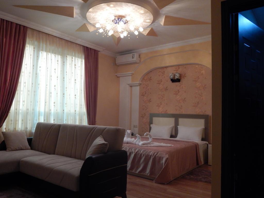 Lux Palace Hotel Kutaisi Room photo