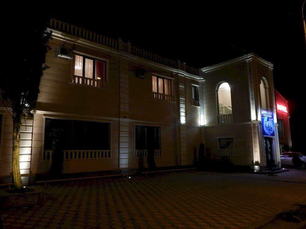 Lux Palace Hotel Kutaisi Exterior photo